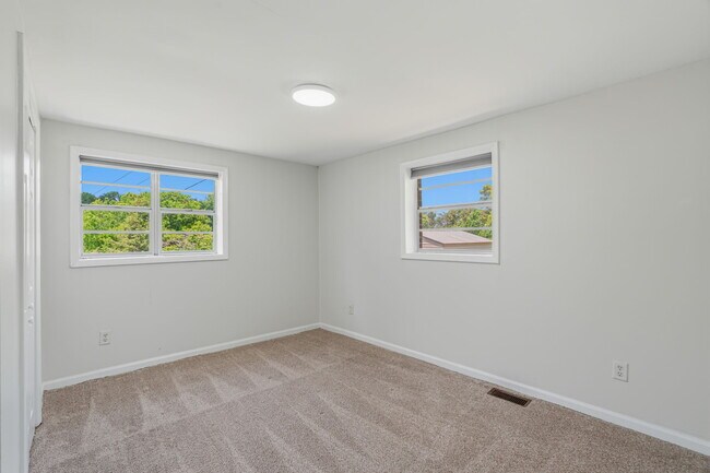Building Photo - 8624 Walnut Springs Ln