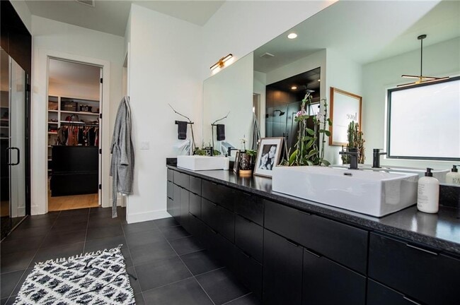 Building Photo - 4205 S Watercrest Dr