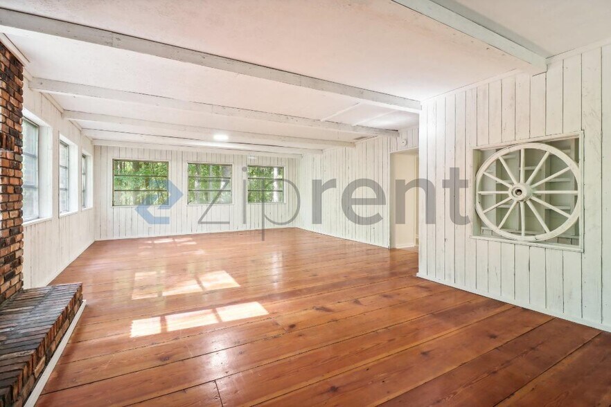 Building Photo - 4810 Chapel Hill Rd