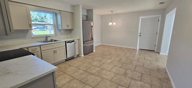 Building Photo - 29 Lake Ct Loop