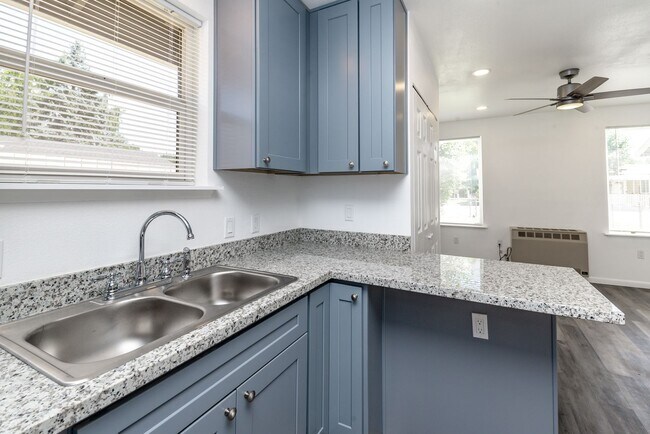 Building Photo - 704 5th Ave SE