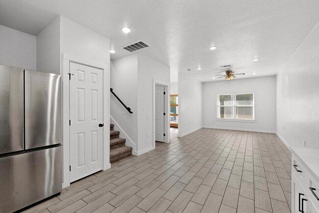 Building Photo - 604 Kimbro St