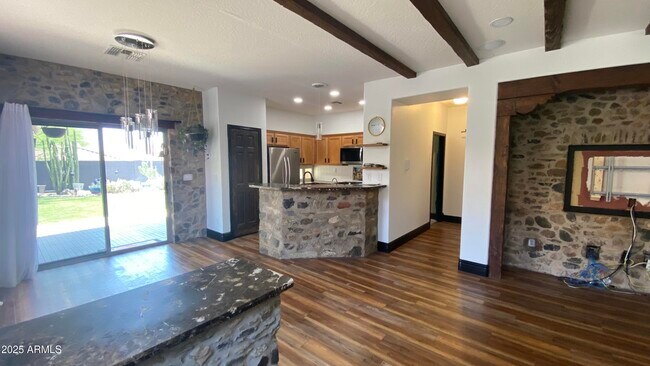 Building Photo - 39519 N White Tail Ln
