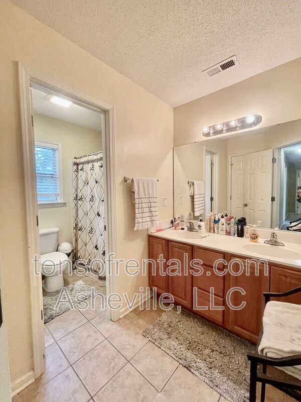 Building Photo - 51 Yorktown Cir