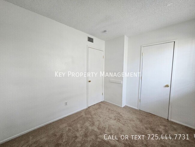 Building Photo - OPEN 3 BEDROOM/ 2 BATH CONDO