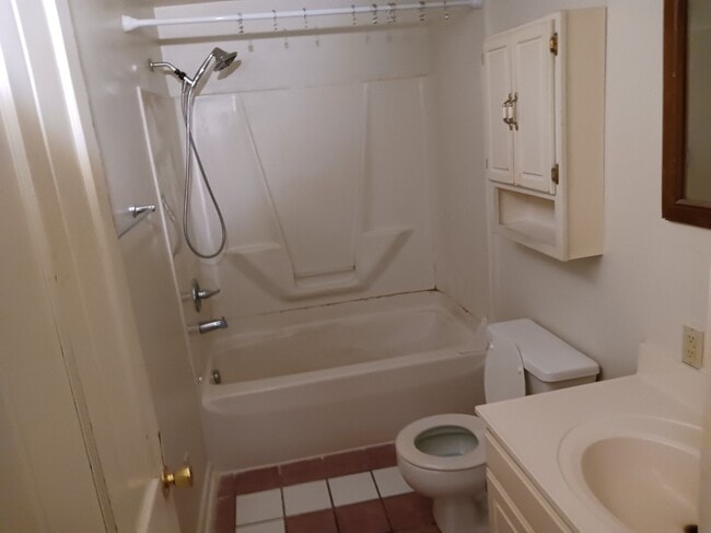 Building Photo - 302 Colegate Dr