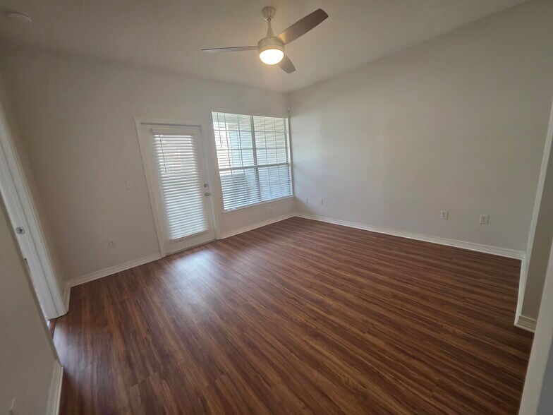 Building Photo - 503 Spartan Dr