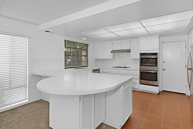 Building Photo - Beautiful Four Bedroom Two Story Home - UT...
