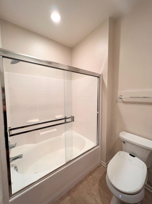 Building Photo - Beautiful 2 Bedrooms, 2 Baths Condominium with Attached Garage in Rancho Cucamonga.