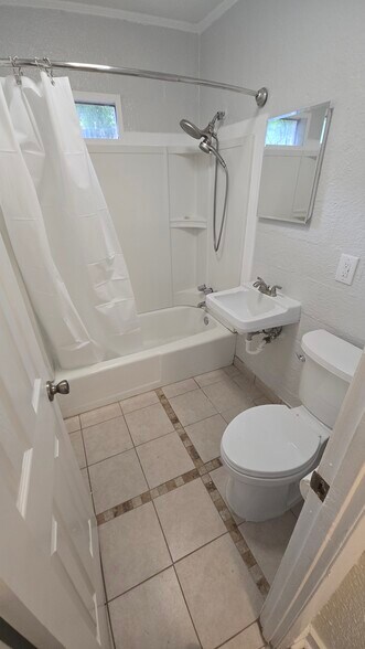 Building Photo - 155 Glenhaven Ave