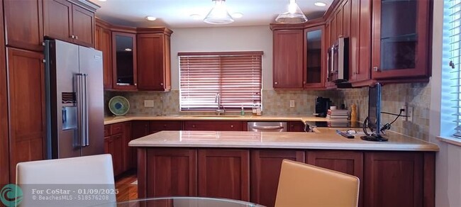 Building Photo - 6688 Via Regina
