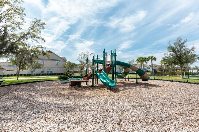 Building Photo - AVAILABLE ON 06/01 - 3 bedroom and 2.5 bat...