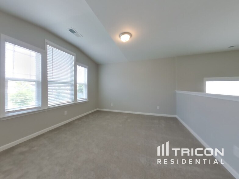Building Photo - 15241 Red Canoe Way