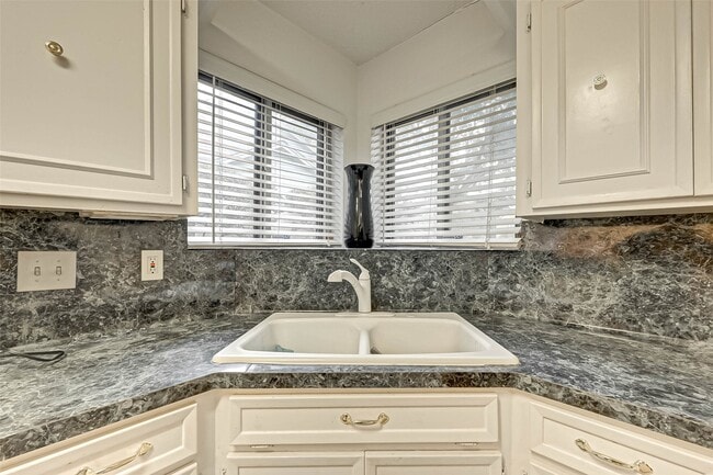 Building Photo - 3631 Glenpine Dr