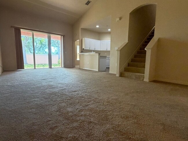 Building Photo - Beautiful 3 room /2.5 bath Gated Community W/ Pool Close to the Skyway