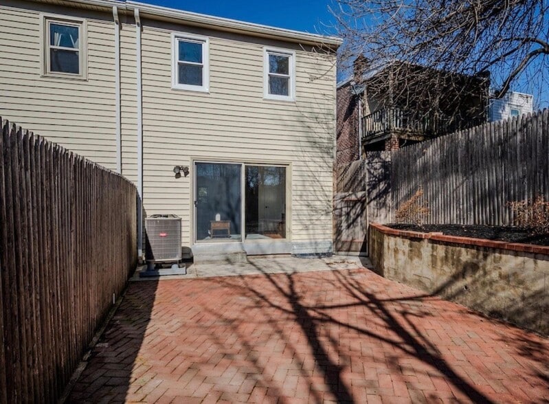 Building Photo - 712 Woodlawn Ave