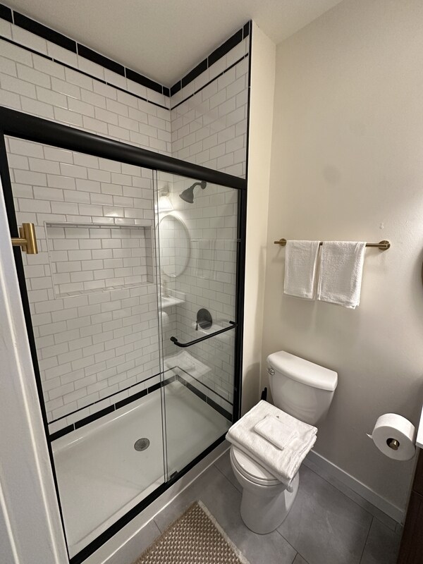 Building Photo - 315 N Pinckney St