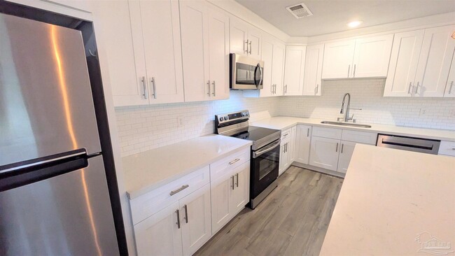 Building Photo - 5912 Sarah Dr