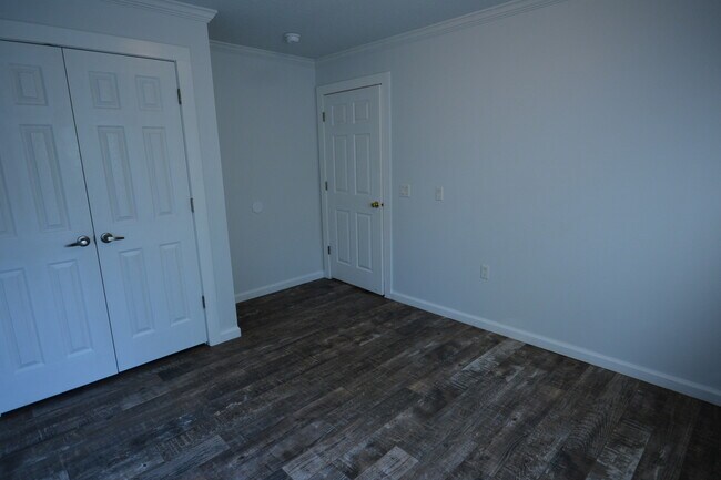 Building Photo - AVAILABLE 6/10/26 Adorable 2 bedroom cottage available long term off 30A! Huge screened in porch ...