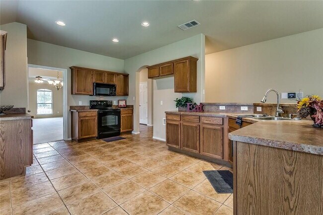 Building Photo - 3 bed, 2 Bath Home in North Fort Worth