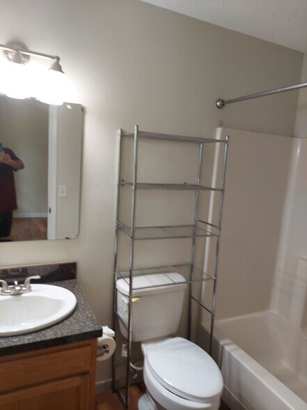 bath - 3664 Jamestown Ln