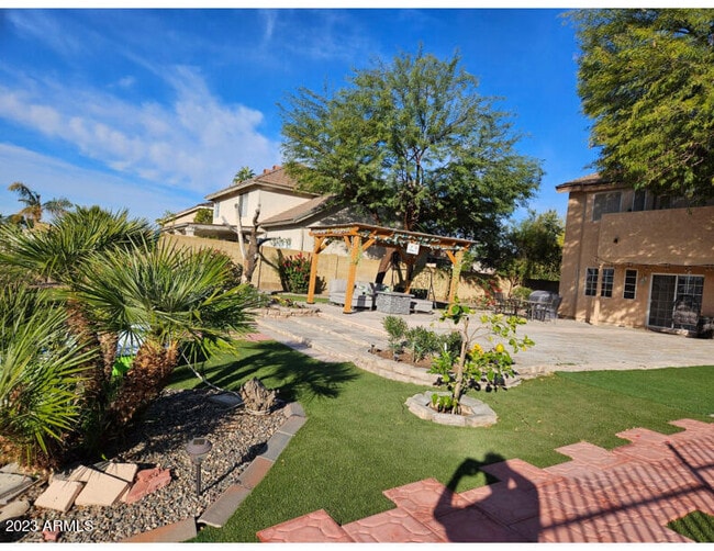 Building Photo - 11015 W Laurelwood Ln