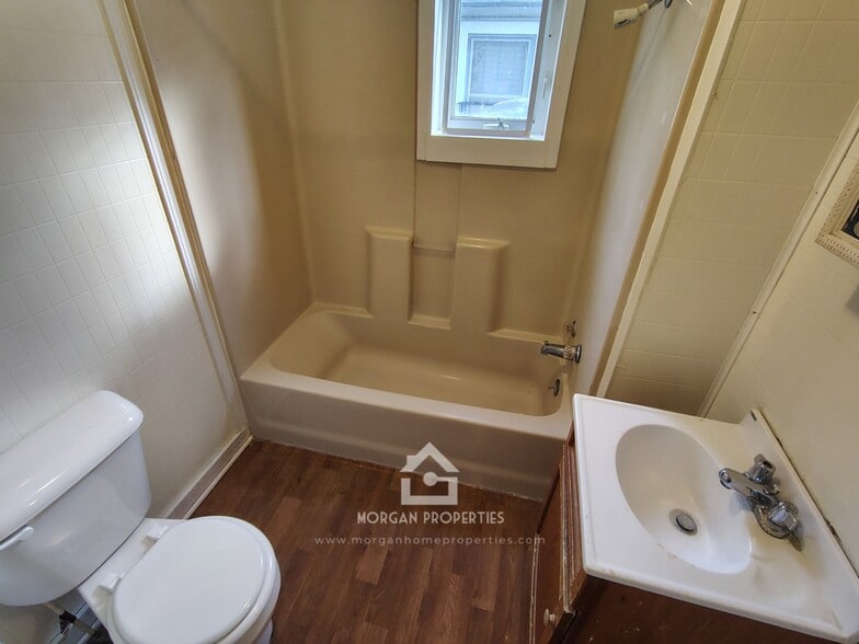 Building Photo - 2304 Hendricks St