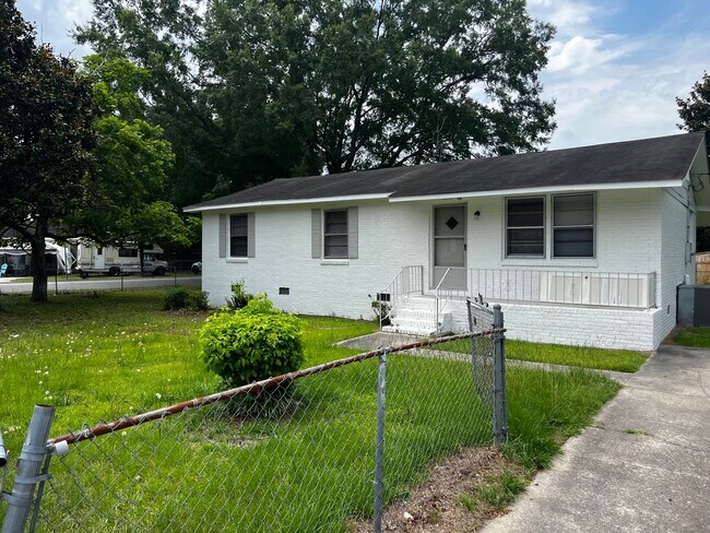 Building Photo - 4036 Tavineer Dr