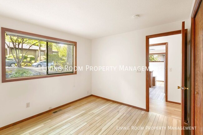 Building Photo - 7566 SW Cresmoor Dr