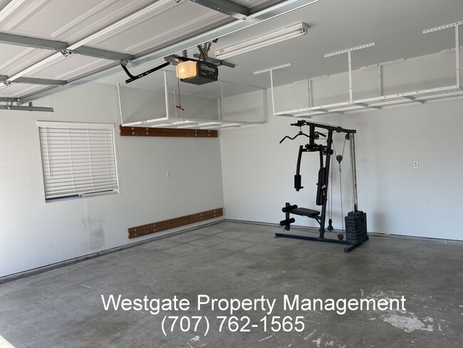 Building Photo - 1453 Woodside Cir