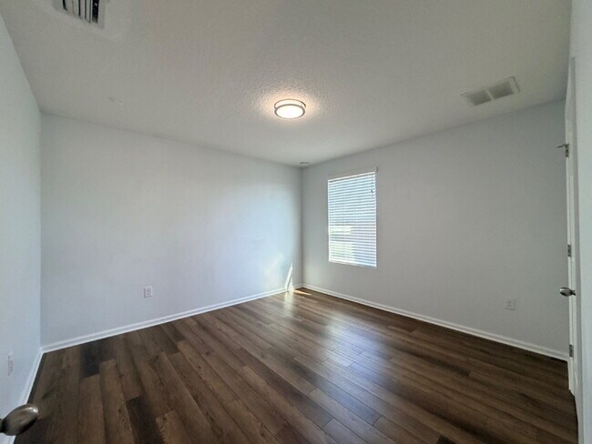 Building Photo - Stunning and spacious 5 bed, 2/5 bath in gated community in Melbourne