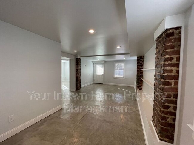 Building Photo - 228 Mayson Ave NE