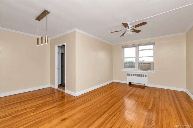 Building Photo - 275 Maple Ave