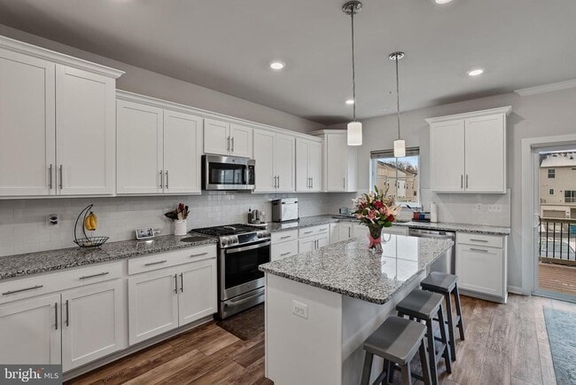 Building Photo - 865 Weald Way