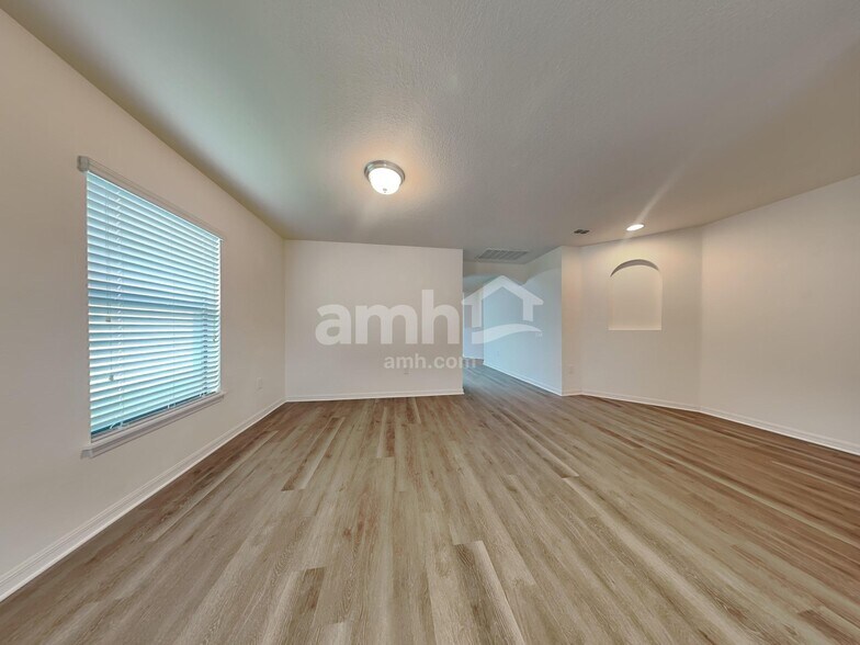 Building Photo - 919 Wynnmere Walk Ave