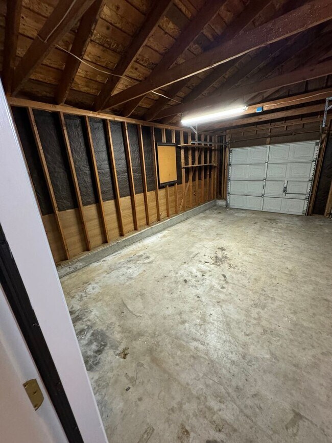 Building Photo - 1042 Awani Dr