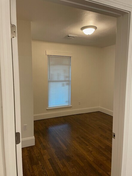 Building Photo - 3614 W Metairie Ave N
