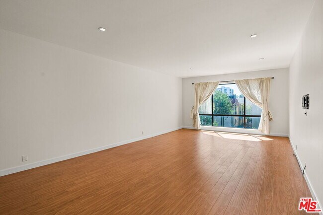 Building Photo - 1210 Kings Rd