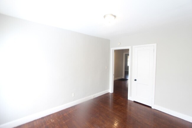 Building Photo - New On The Market with Fresh Updates!! Bet...