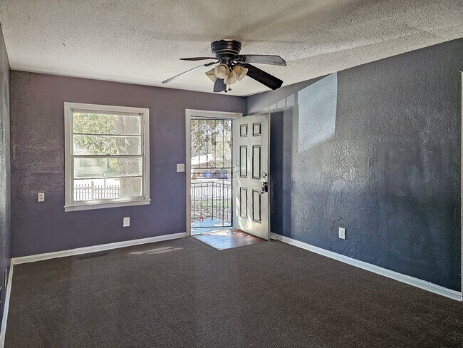 Building Photo - 4/2 Ranch with Fenced Yard - Housing Vouch...