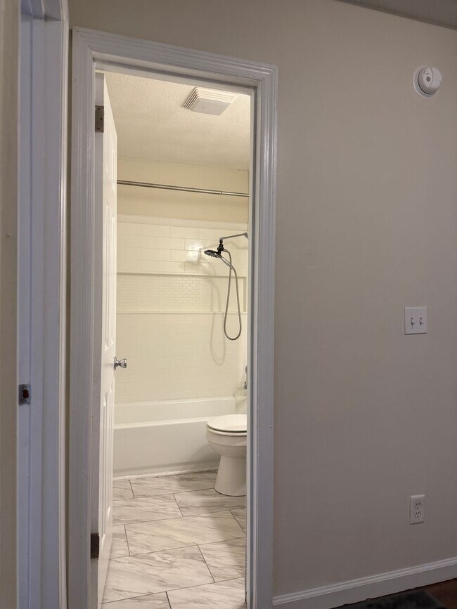 Building Photo - East Ridge Townhome