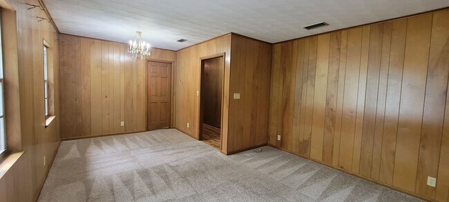 Building Photo - 141 SE 59th St
