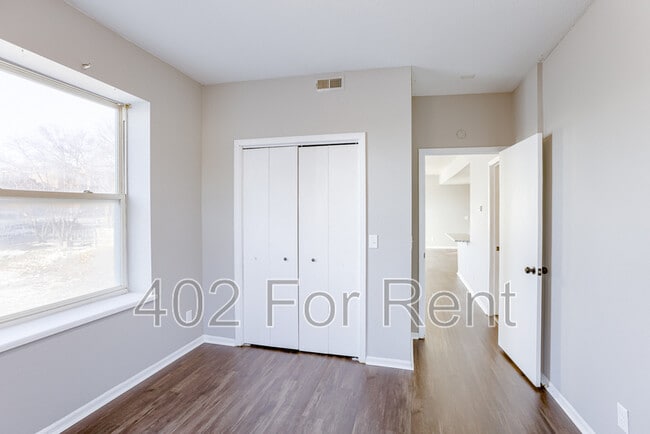 Building Photo - 210 S 24th St