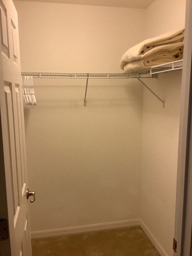 Building Photo - Furnished 4-Bedroom Pool Home in Davenport...