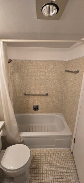 Building Photo - 358 Chatham R