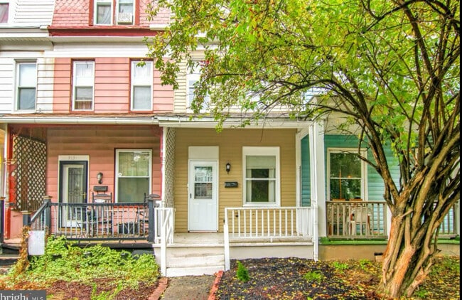 Primary Photo - 915 Norwood St