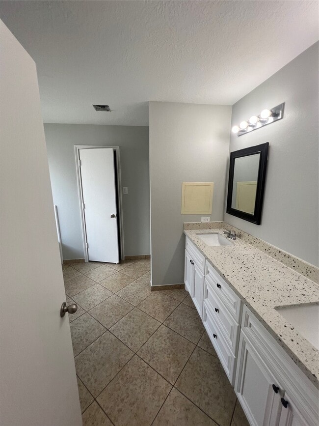 Building Photo - 2903 Sockeye Dr