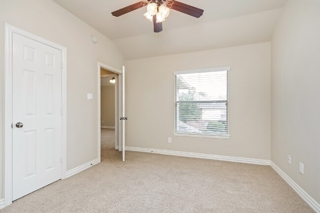 Building Photo - 39 Medley Ln