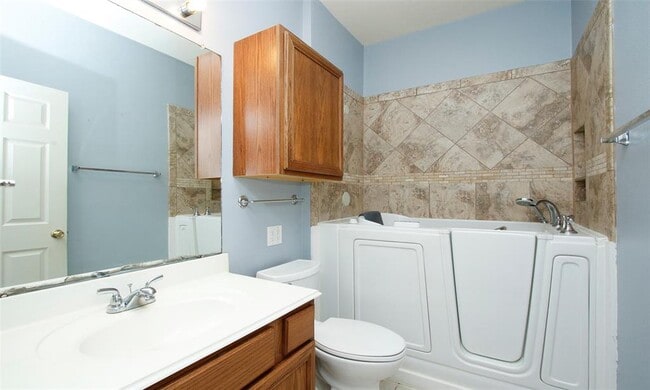 Building Photo - 3902 Mossy Pl Ln