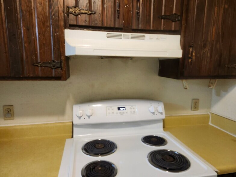 Kitchen - 3030 Congress Blvd